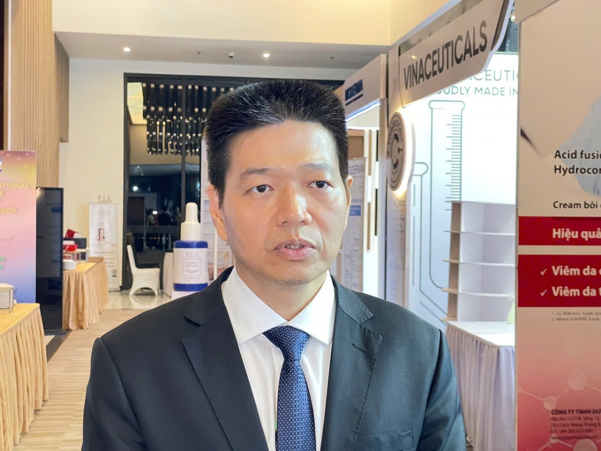 PGS.TS Lê Hữu Doanh, Giám đốc BV Da liễu Trung ương chia sẻ về các phương pháp điều trị các bệnh lý da, tóc tại Hội nghị