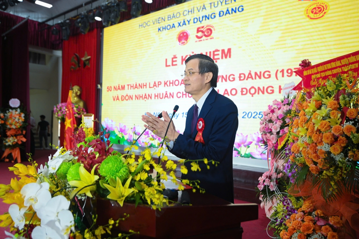 PGS. TS Đoàn Minh Huấn, Phó Giám đốc Thường trực Học viện Chính trị quốc gia Hồ Chí Minh (Ảnh: Văn Chiến-Đỗ Dũng)