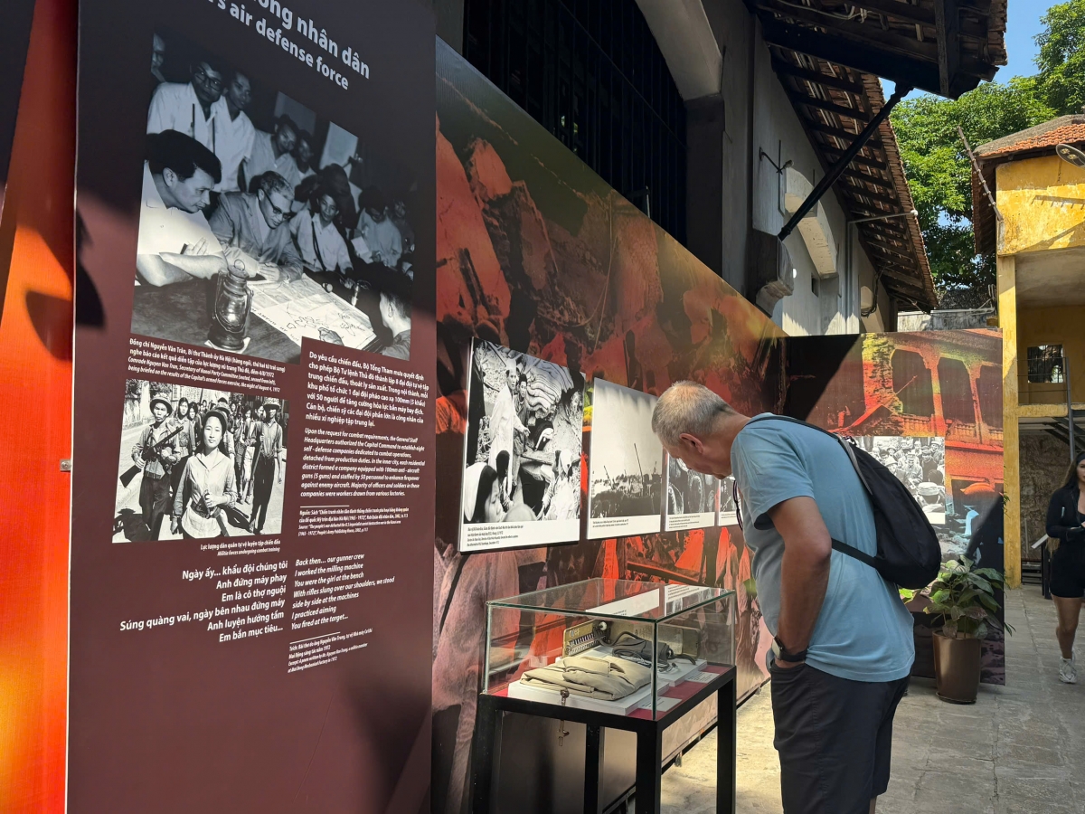 Ngay ngày đầu khai mạc, trưng bày "Khát vọng hoà bình" đã thu hút sự quan tâm của rất nhiều du khách trong và ngoài nước