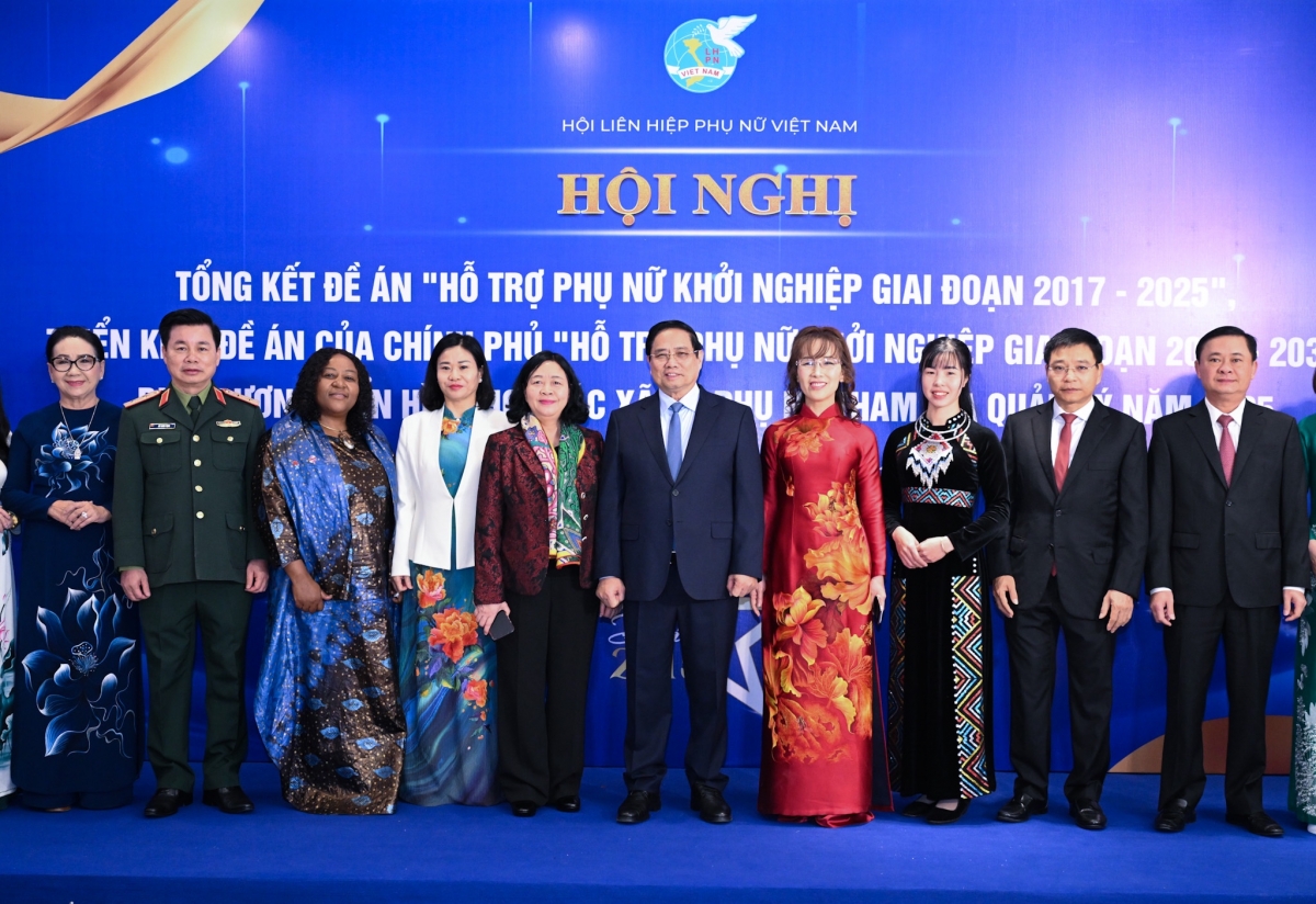 Dự và chỉ đạo Hội nghị triển khai Đề án hỗ trợ phụ nữ khởi nghiệp, Thủ tướng Phạm Minh Chính đề nghị Phụ nữ Việt Nam phát huy tinh thần "3 tiên phong" trong khởi nghiệp sáng tạo.
 