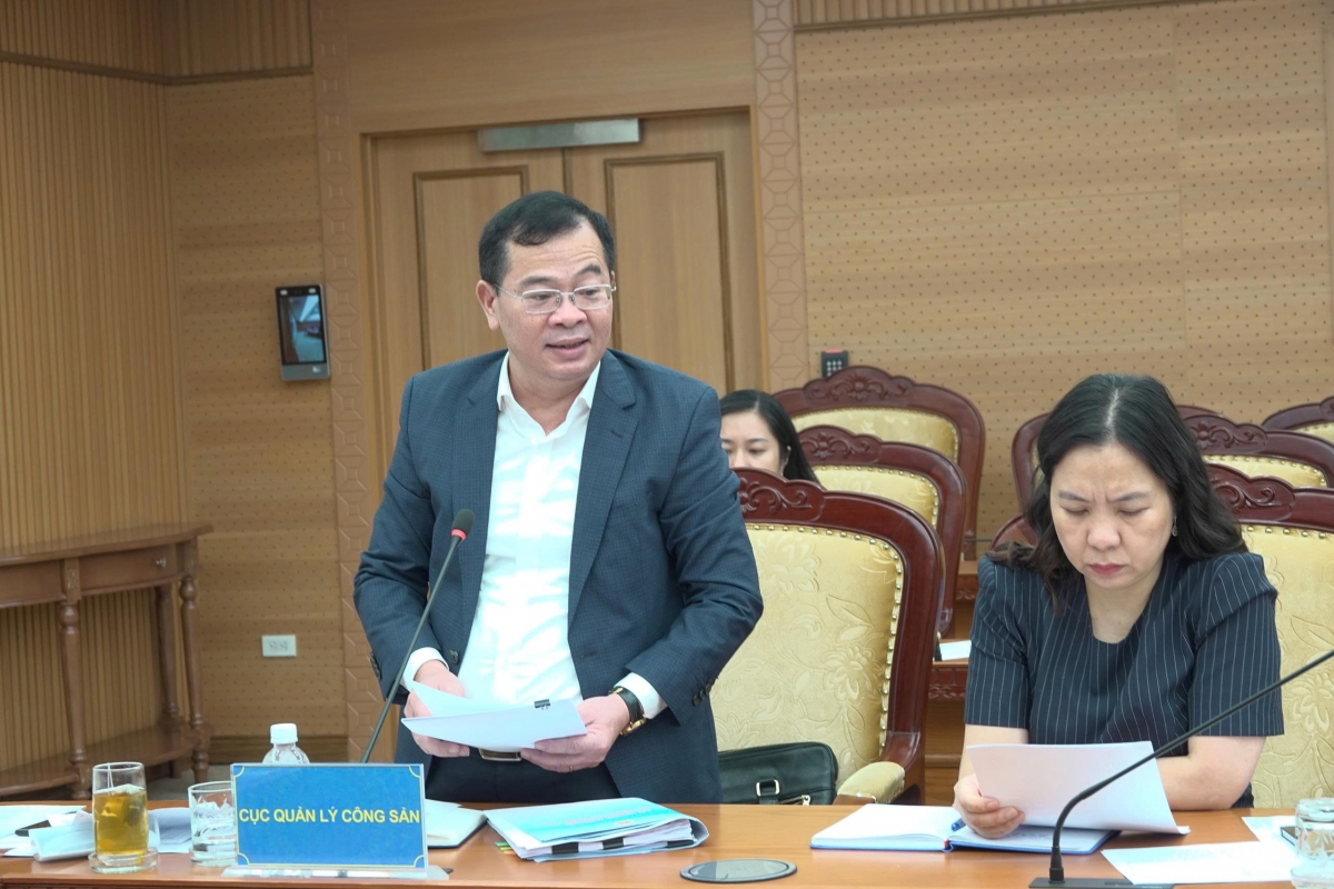 Cục trưởng Cục Quản lý công sản - Nguyễn Tân Thịnh báo cáo tại Hội nghị (ảnh BTC).