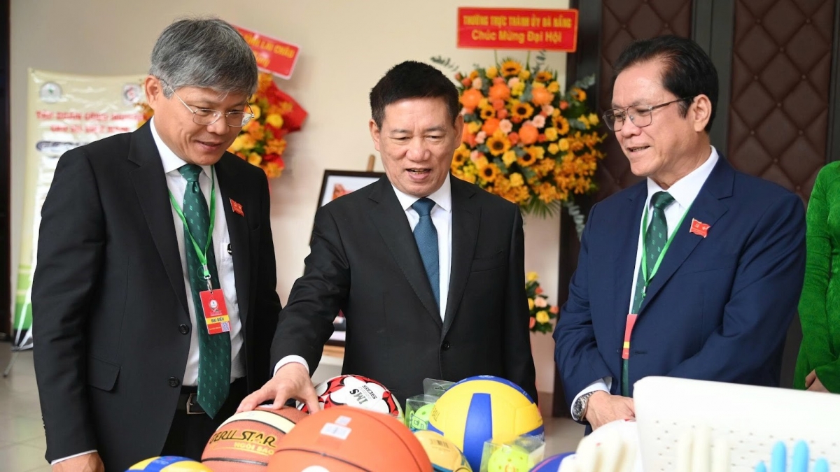 Phó Thủ tướng Chính phủ Hồ Đức Phớc cùng lãnh đạo VRG thăm hoạt động ngành cao su.