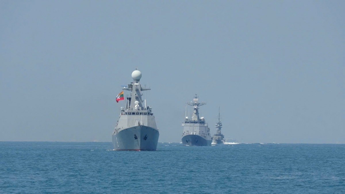 Diễn tập vận động đội hình hàng dọc