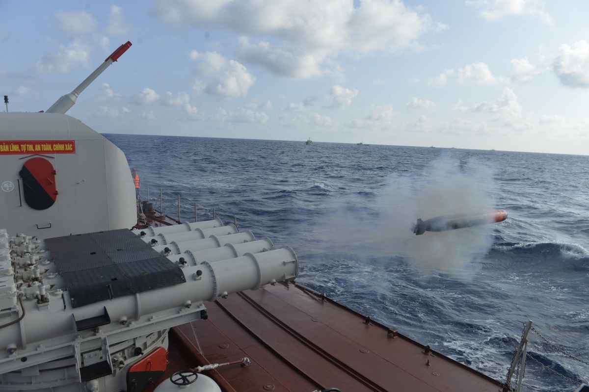 Công kích ngư lôi tiêu diệt mục tiêu