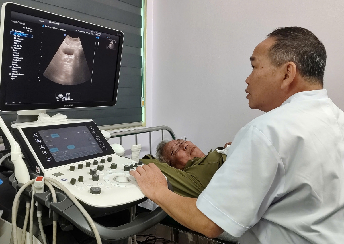 Các thương bệnh binh, người có công được khám lâm sàng theo các chuyên khoa: Nội, Ngoại, Da liễu, Tai, Mũi, Họng, Mắt, Răng, Hàm, Mặt; siêu âm ổ bụng, điện tim, chụp X-quang, xét nghiệm máu và nước tiểu.