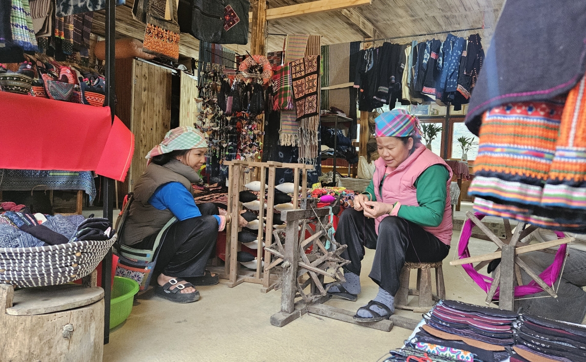 Một gian hàng trưng bày của Hợp tác xã Mường Hoa