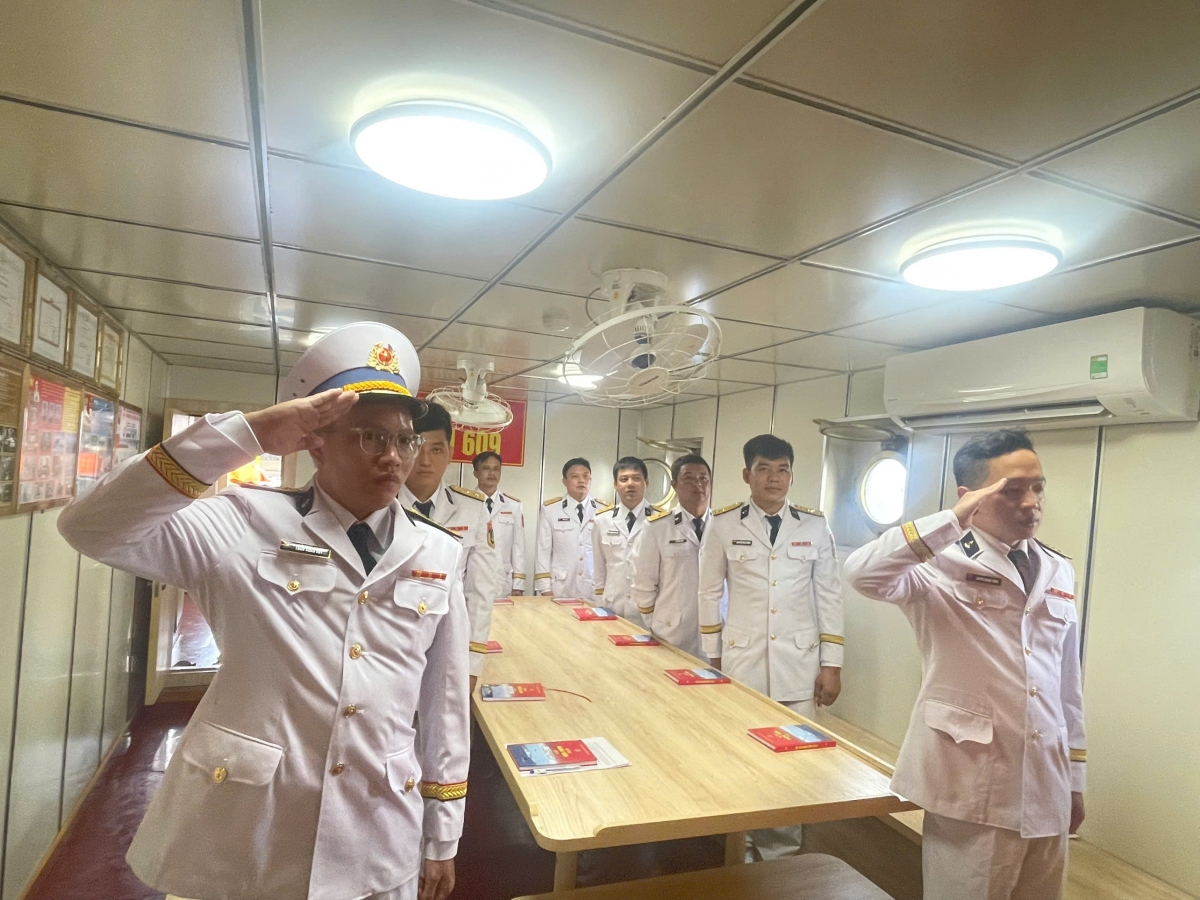 Quang cảnh buổi Lễ kết nạp đảng viên mới