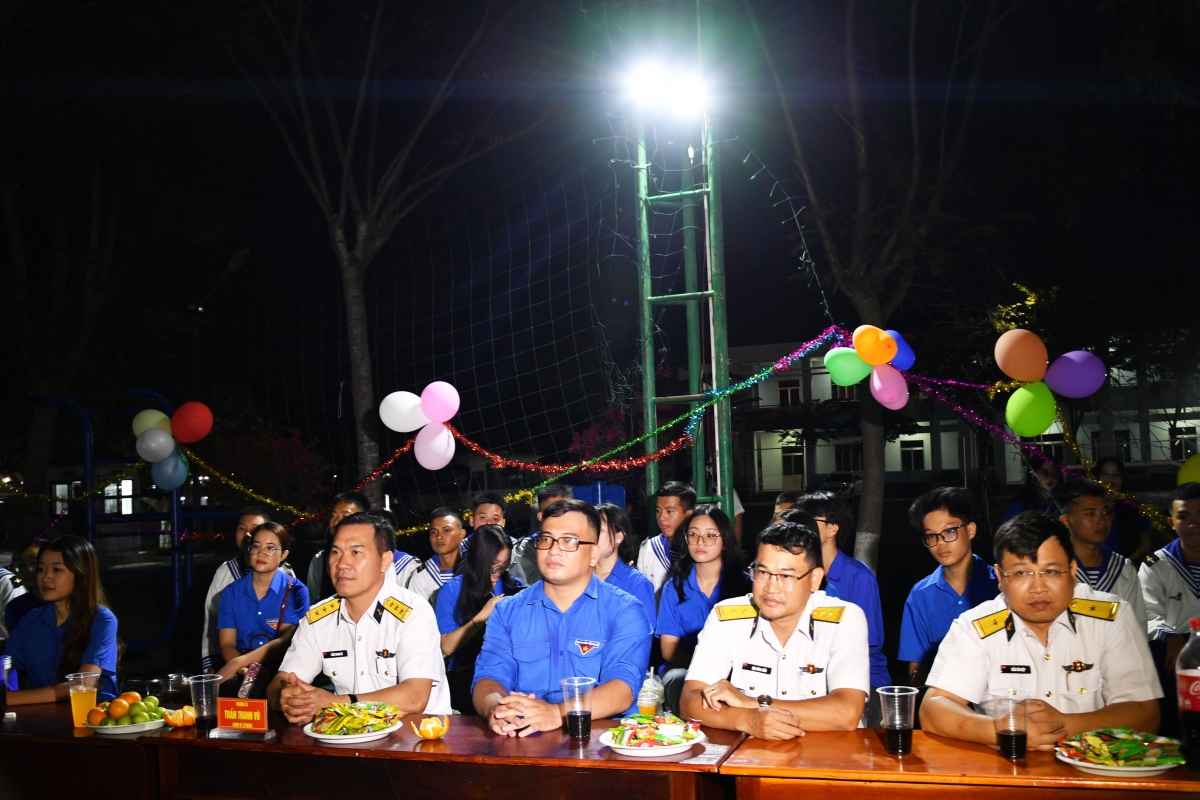 Các đại biểu dự sinh nhật đồng đội