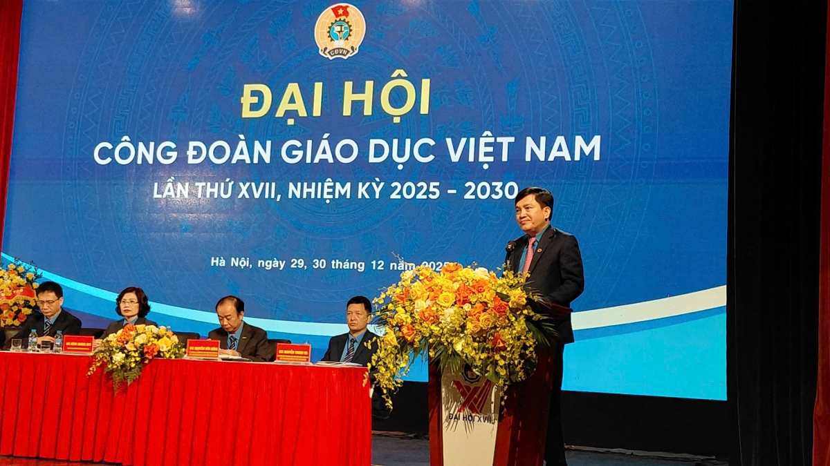 Phó Chủ tịch Tổng Liên đoàn Lao động Việt Nam Nguyễn Xuân Hùng phát biểu chỉ đạo tại Đại hội