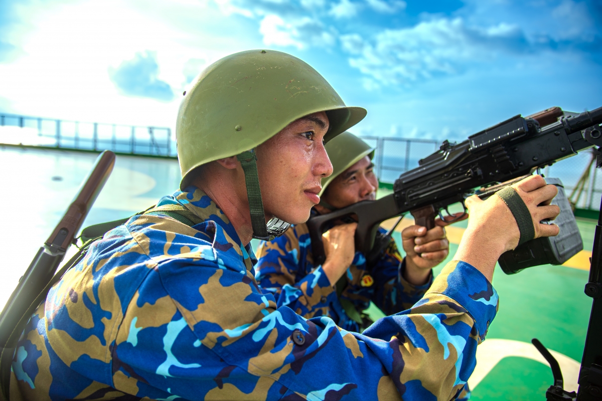 Trung sĩ Nguyễn Phạm Nhất Khương, chiến sĩ Nhà giàn DK1/10 trong ngày huấn luyện đầu tiên trên Nhà giàn DK1/10