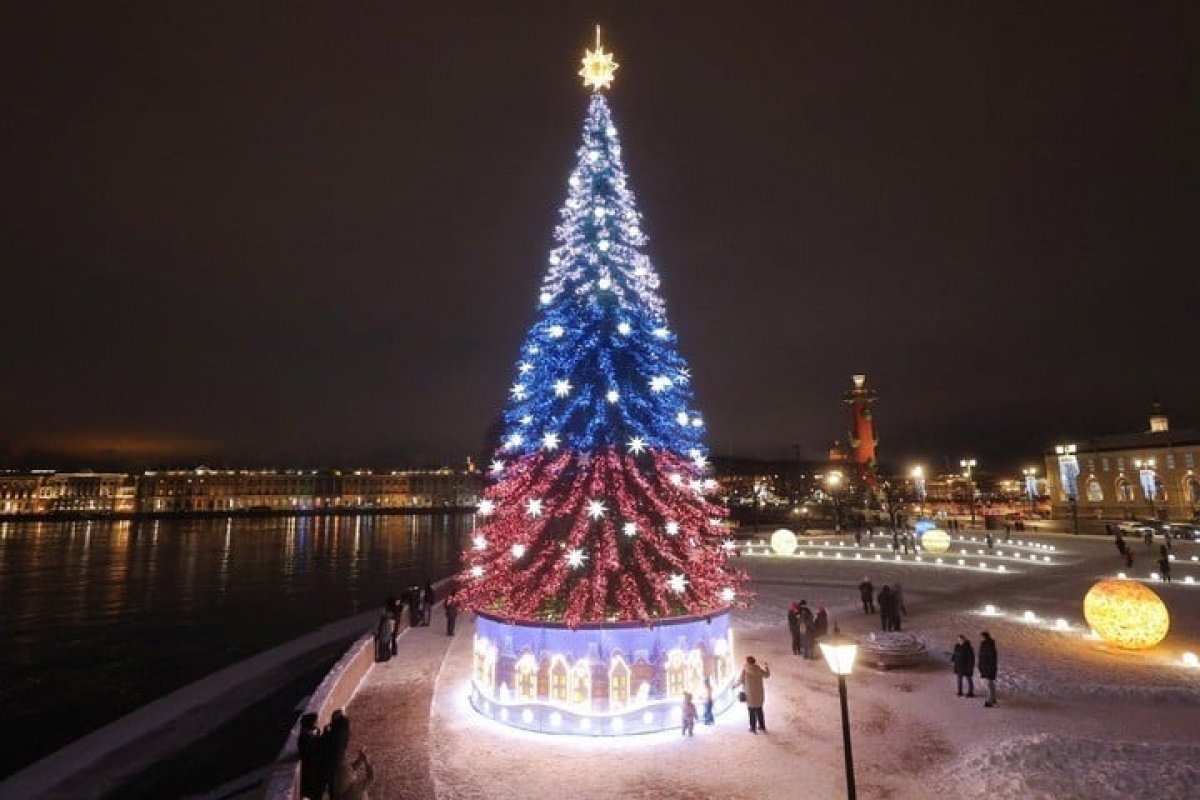 Không khí trước thềm năm mới tại Nga. Ảnh: Reuters.