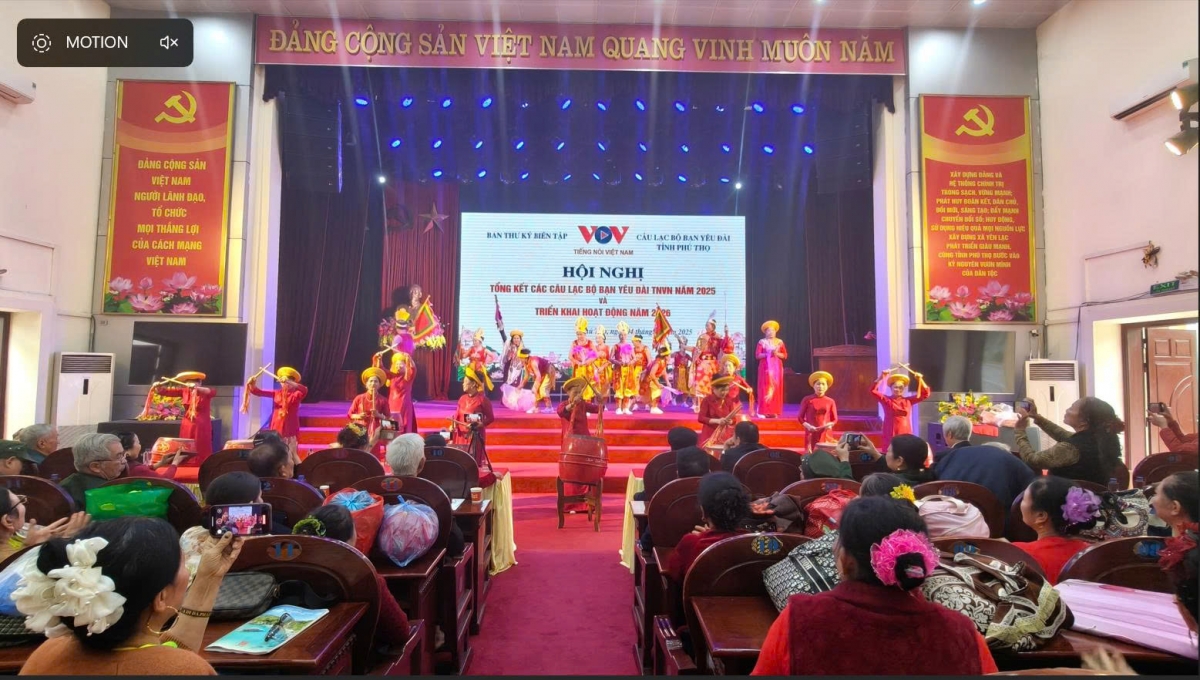 Sôi nổi các màn trình diễn văn nghệ tại Hội nghị Tổng kết
(Ảnh: Quang Thành)