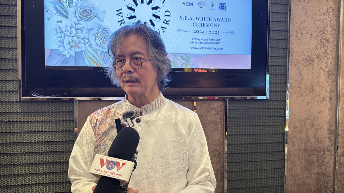 Nhà văn Nguyễn Tham Thiện Kế trả lời phỏng vấn phóng viên Đài TNVN.