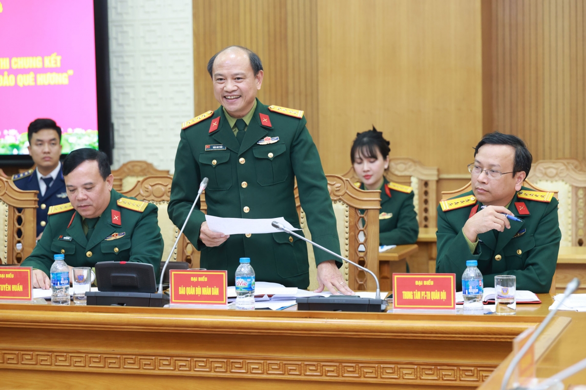 Đại biểu Báo Quân đội nhân dân phát biểu tham luận