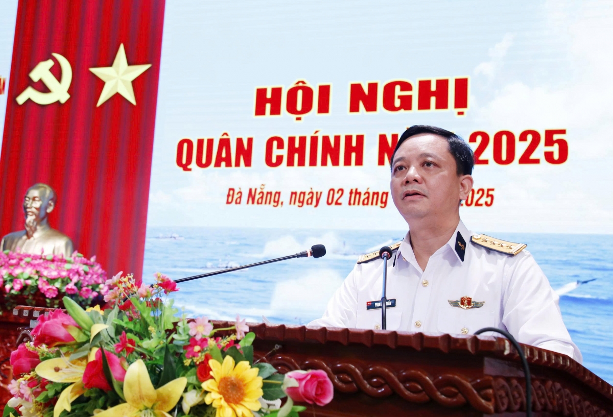 Đại tá Phạm Anh Tuấn, Tư lệnh Vùng 3 Hải quân chủ trì hội nghị