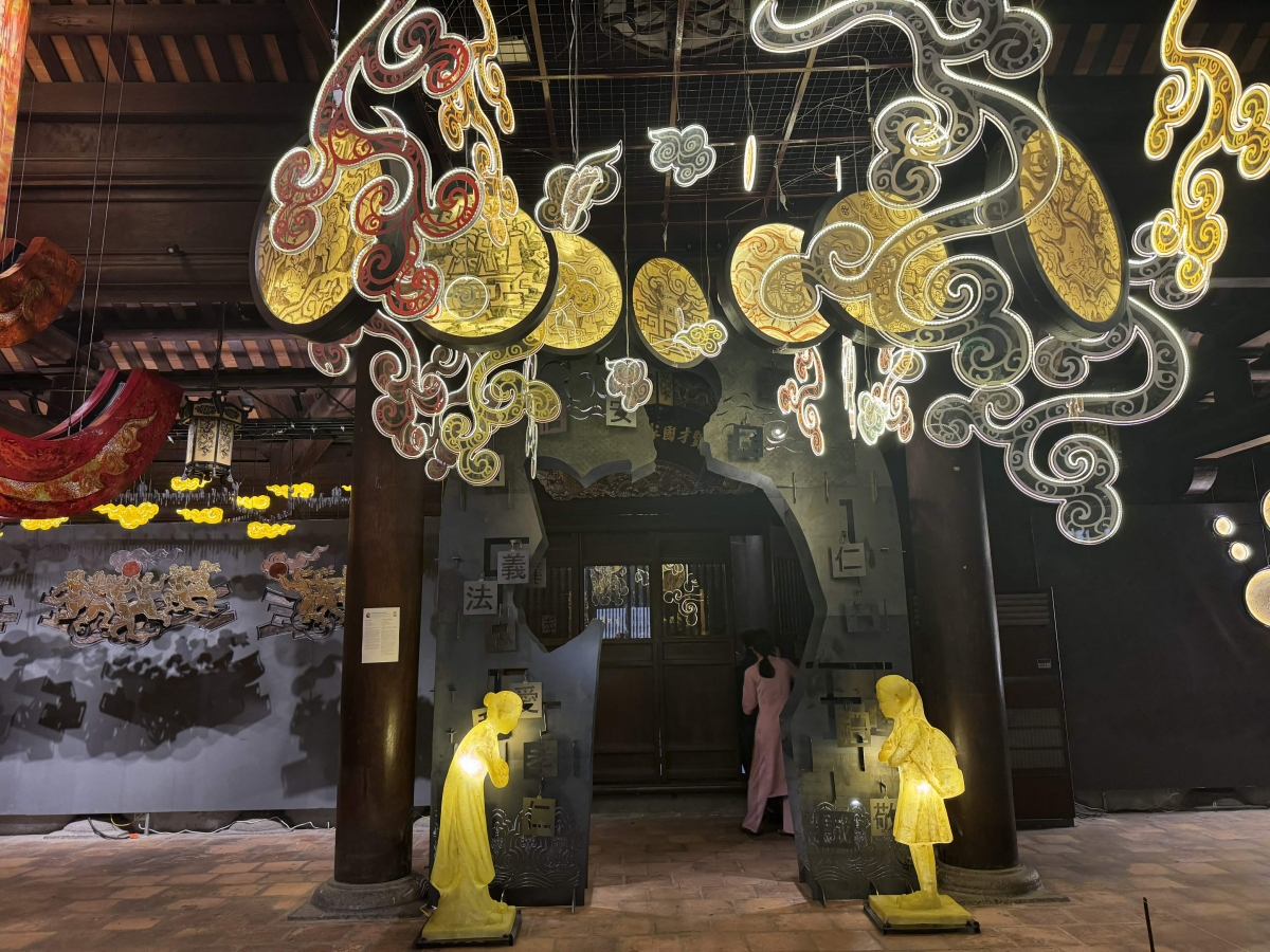 Triển lãm nghệ thuật mang đến nhiều ấn tượng cho du khách ngay khi bước vào cửa