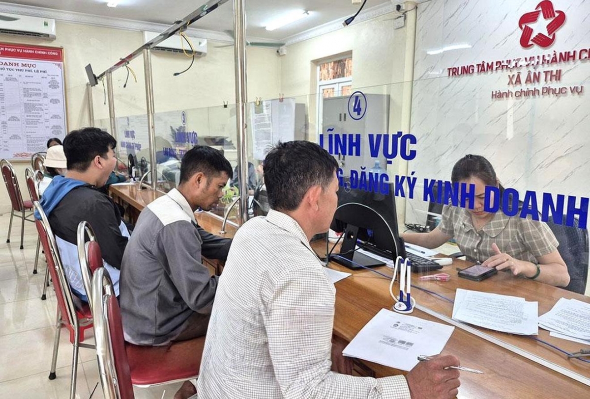 Hưng Yên nỗ lực xây dựng đội ngũ cán bộ vừa hồng vừa chuyên, lấy người dân là trung tâm phục vụ