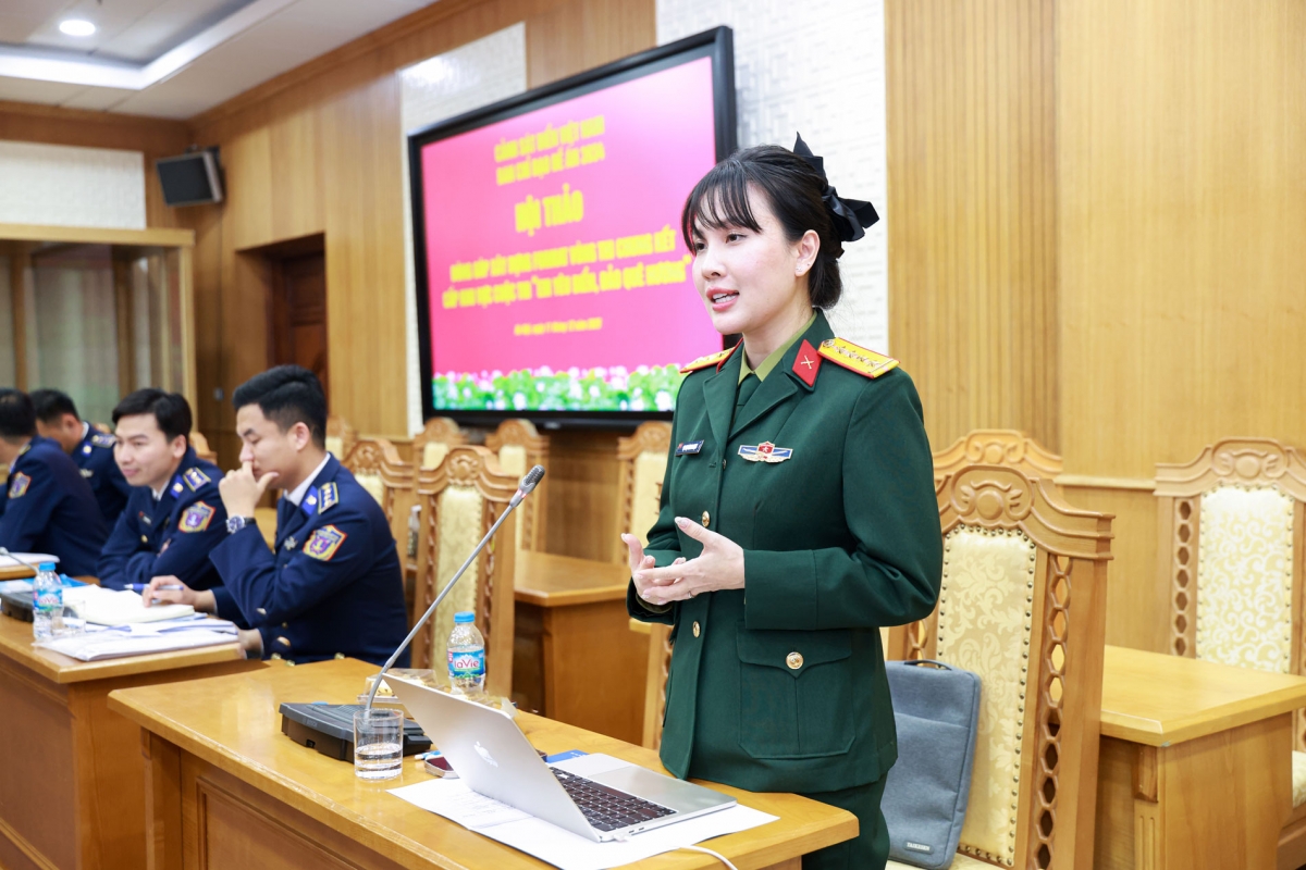 Đại diện Trung tâm Phát thanh - Truyền hình Quân đội phát biểu thảo luận