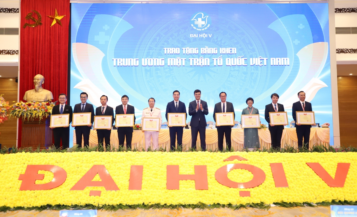 Dịp này, nhiều tập thể và cá nhân vinh dự nhận Bằng khen của Ủy ban Trung ương Mặt trận tổ quốc Việt Nam và Trung ương Đoàn TNCS Hồ Chí Minh