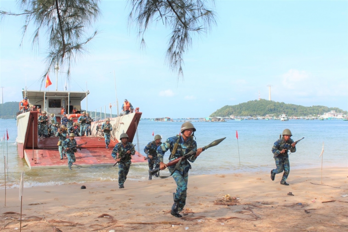 CBCS Lữ đoàn 127 Vùng 5 Hải quân huấn luyện đổ bộ