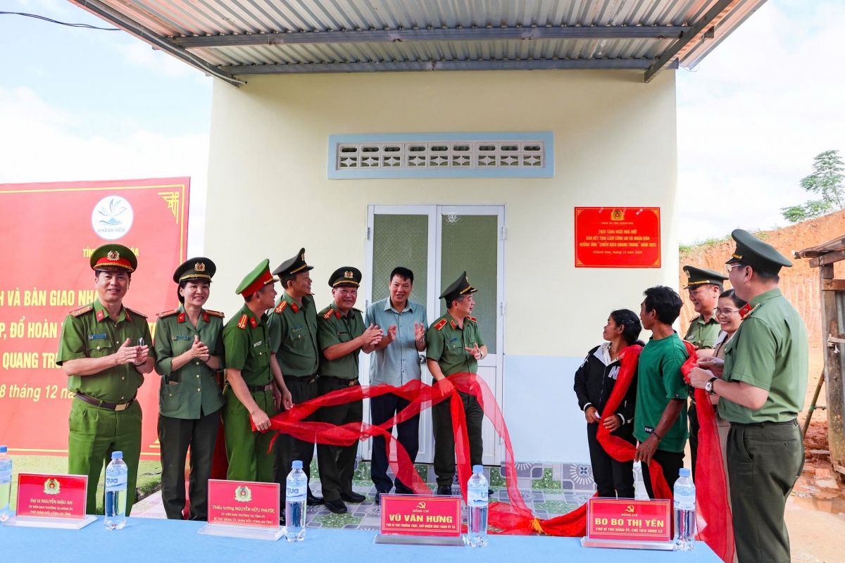 Căn nhà mới trị giá 200 triệu đồng, được Công an tỉnh Khánh Hòa xây dựng kiên cố