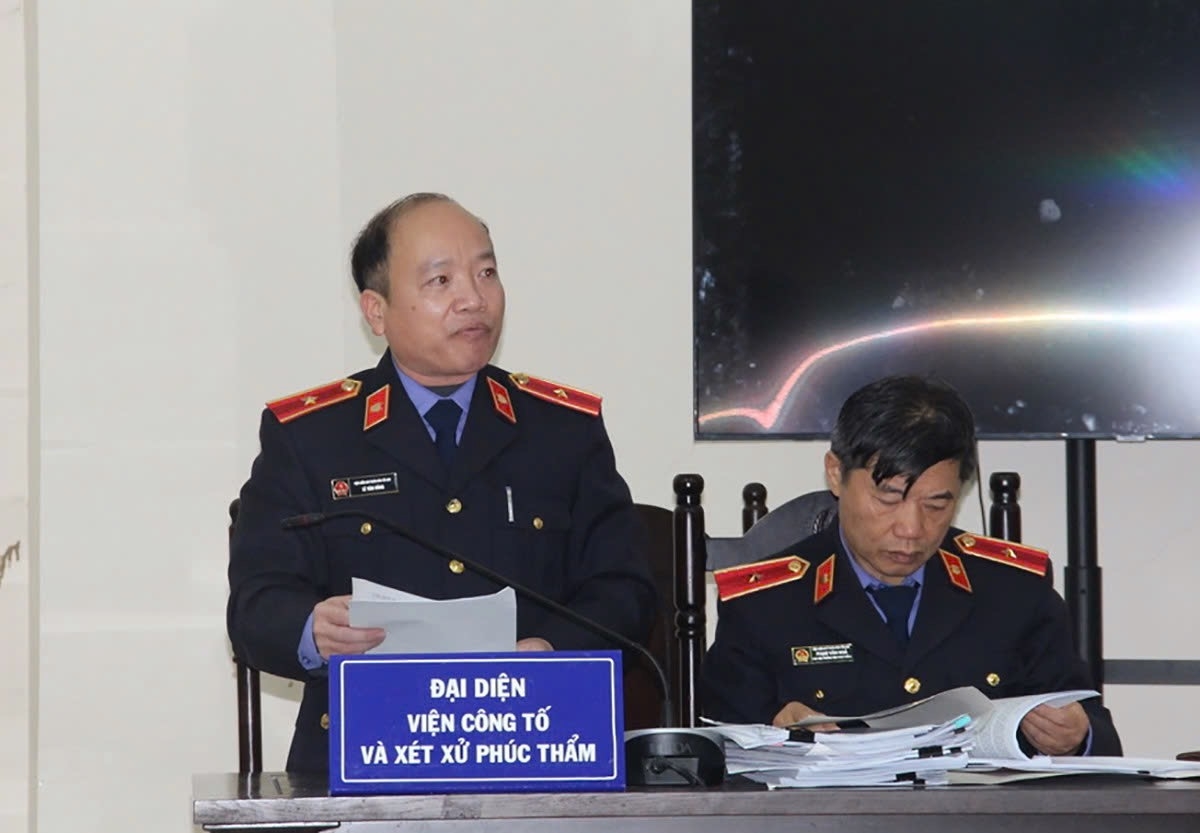 
Quá trình tranh tụng tại phiên tòa không chỉ làm rõ trách nhiệm pháp lý của từng bị cáo mà còn cho thấy sự thành khẩn, ăn năn, nỗ lực khắc phục hậu quả của các bị cáo, cũng như quan điểm nhân văn, khoan dung của Viện Kiểm sát khi đề nghị xem xét giảm nhẹ hình phạt theo đúng quy định pháp luật.

 