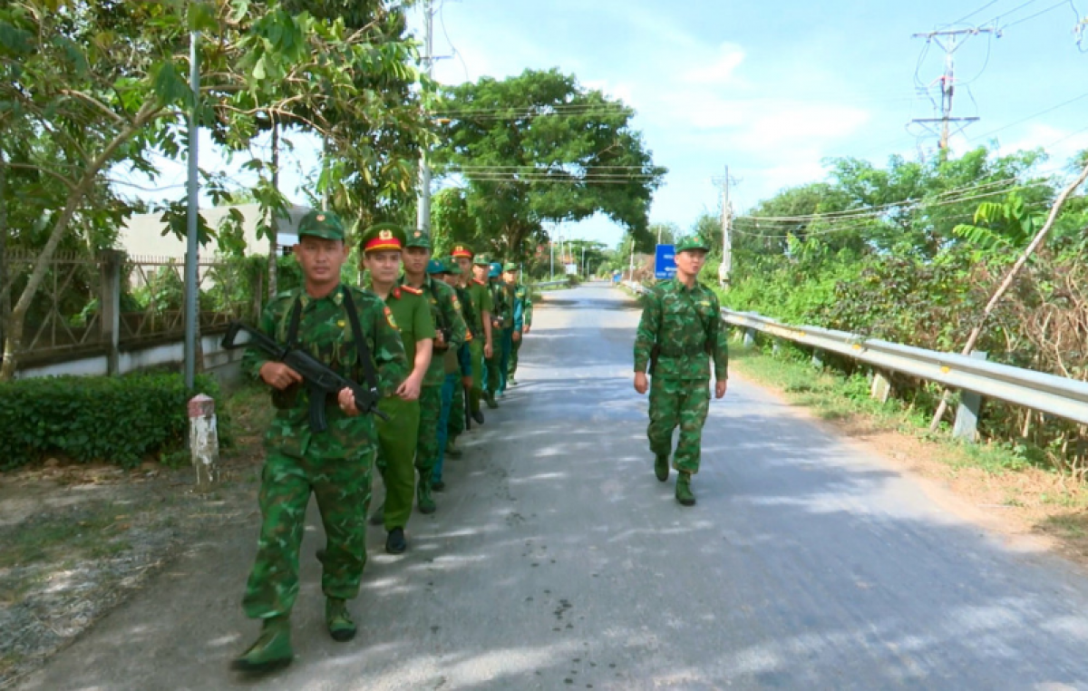 Đồn Biên phòng Sông Trăng phối hợp Công an, Quân sự tuần tra bảo vệ biên giới (Ảnh: ML)
