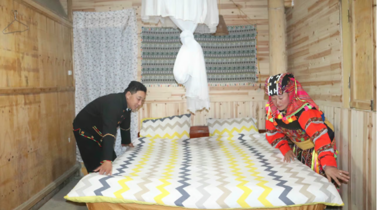 Ông Sình Dỉ Gai - trưởng thôn Lô Lô Chải mở đường thoát nghèo bằng phát triển du lịch.