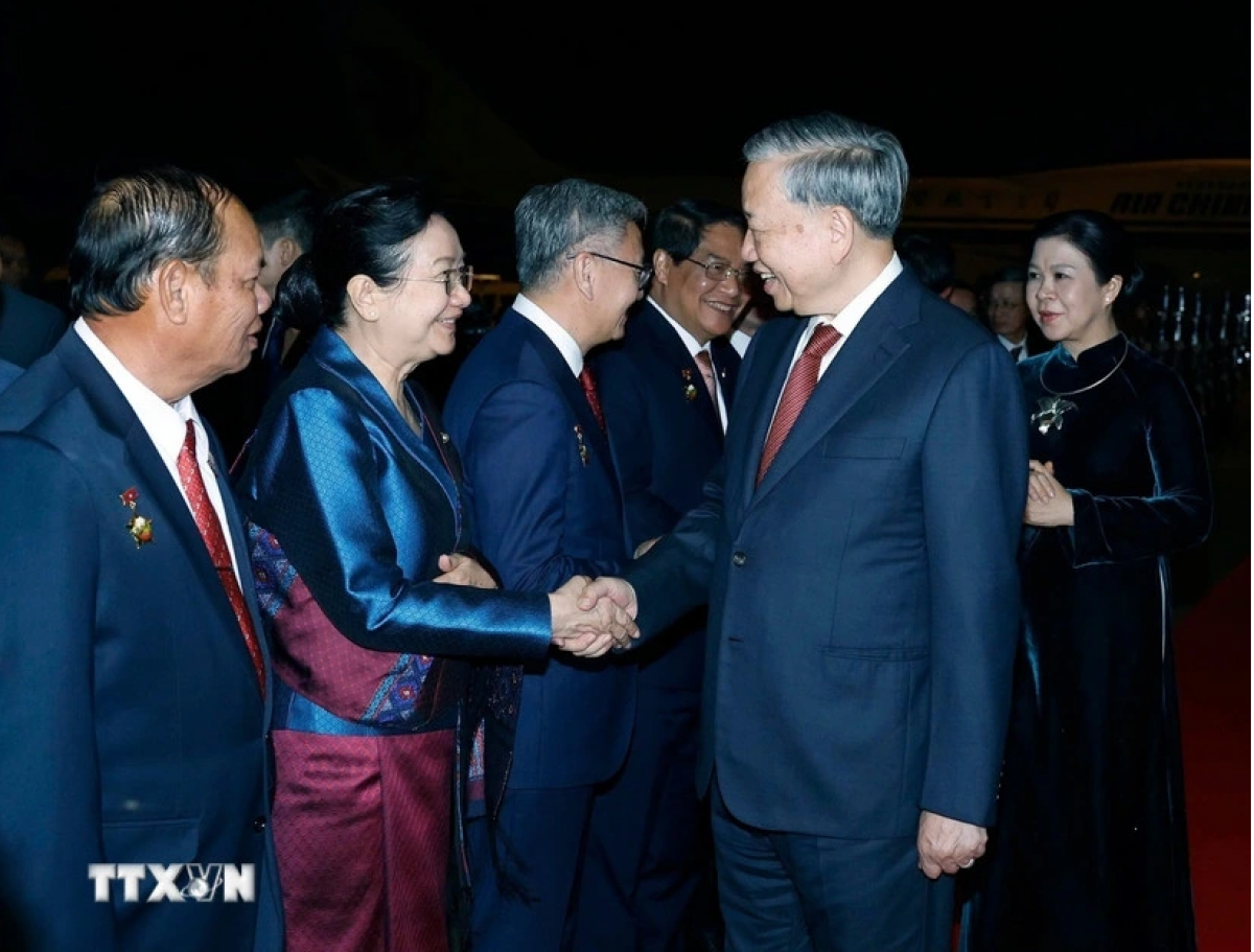 Tổng Bí thư Tô Lâm và Phu nhân cùng đoàn đại biểu cấp cao nước ta kết thúc tốt đẹp chuyến thăm cấp Nhà nước tới Lào (ảnh: TTXVN)