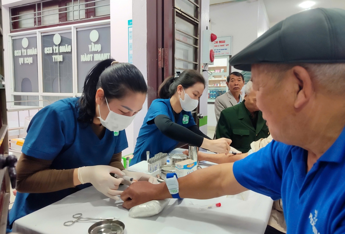 Với sự quan tâm của các cấp chính quyền và toàn xã hội, mỗi năm trên địa bàn Hải Phòng có hàng chục nghìn cựu chiến binh được thăm khám, tư vấn sức khỏe, cấp thuốc miễn phí.