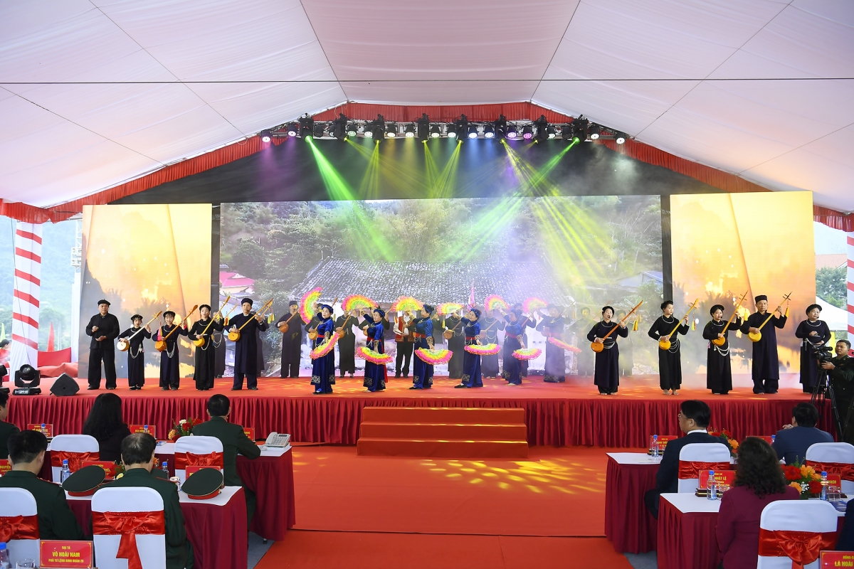 Một tiết mục văn nghệ tại Lễ Khởi công
 