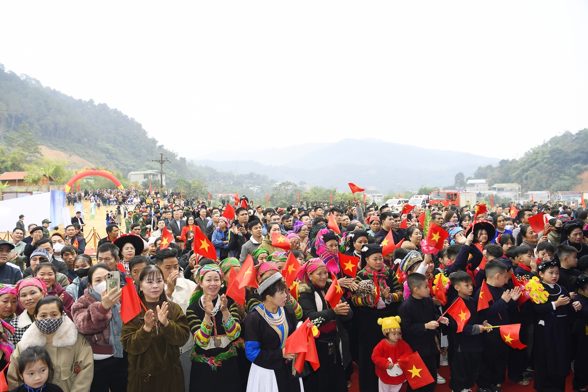 Bà con nhân dân xã Bảo Lạc tại Lễ Khởi công 