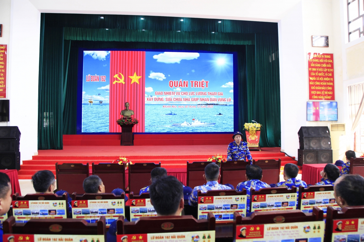 Quang cảnh buổi quán triệt, giao nhiệm vụ