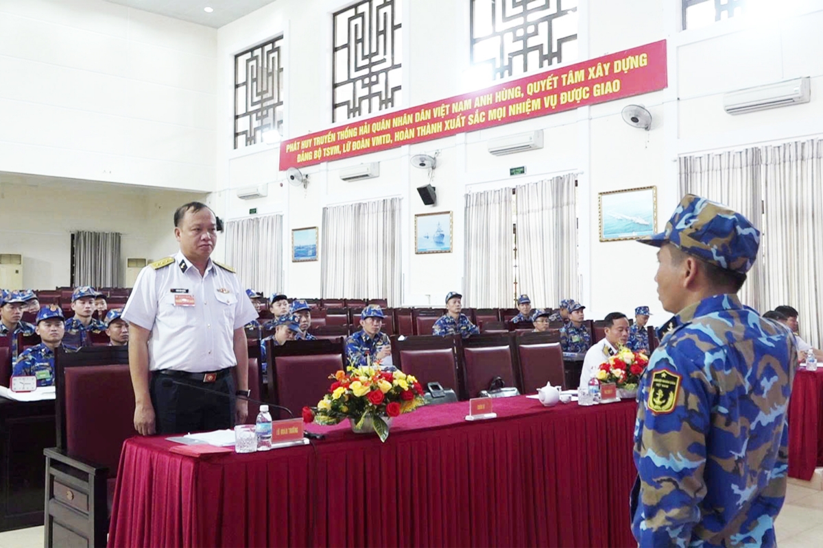 Quang cảnh phần thi thực hành xử trí tình huống của kíp tàu