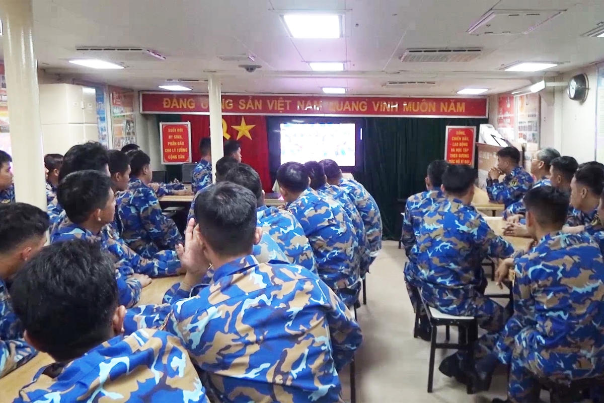 Quang cảnh thi tìm hiểu truyền thống 81 năm của cán bộ, chiến sĩ tàu 016-Quang Trung