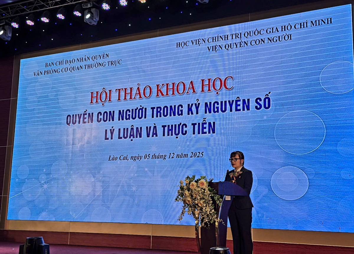 Đại tá Nguyễn Thị Thanh Hương (Văn phòng Thường trực Nhân quyền) phát biểu khai mạc hội thảo