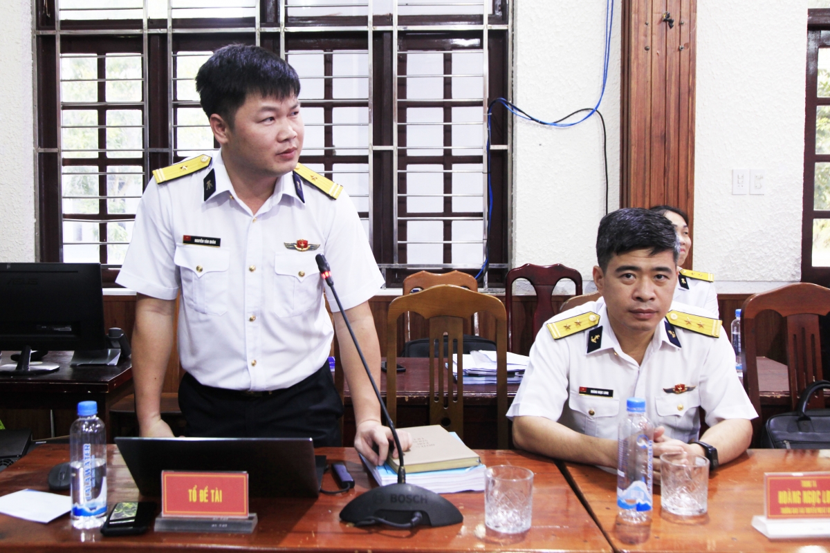 Chủ nhiệm đề tài báo cáo Hội đồng