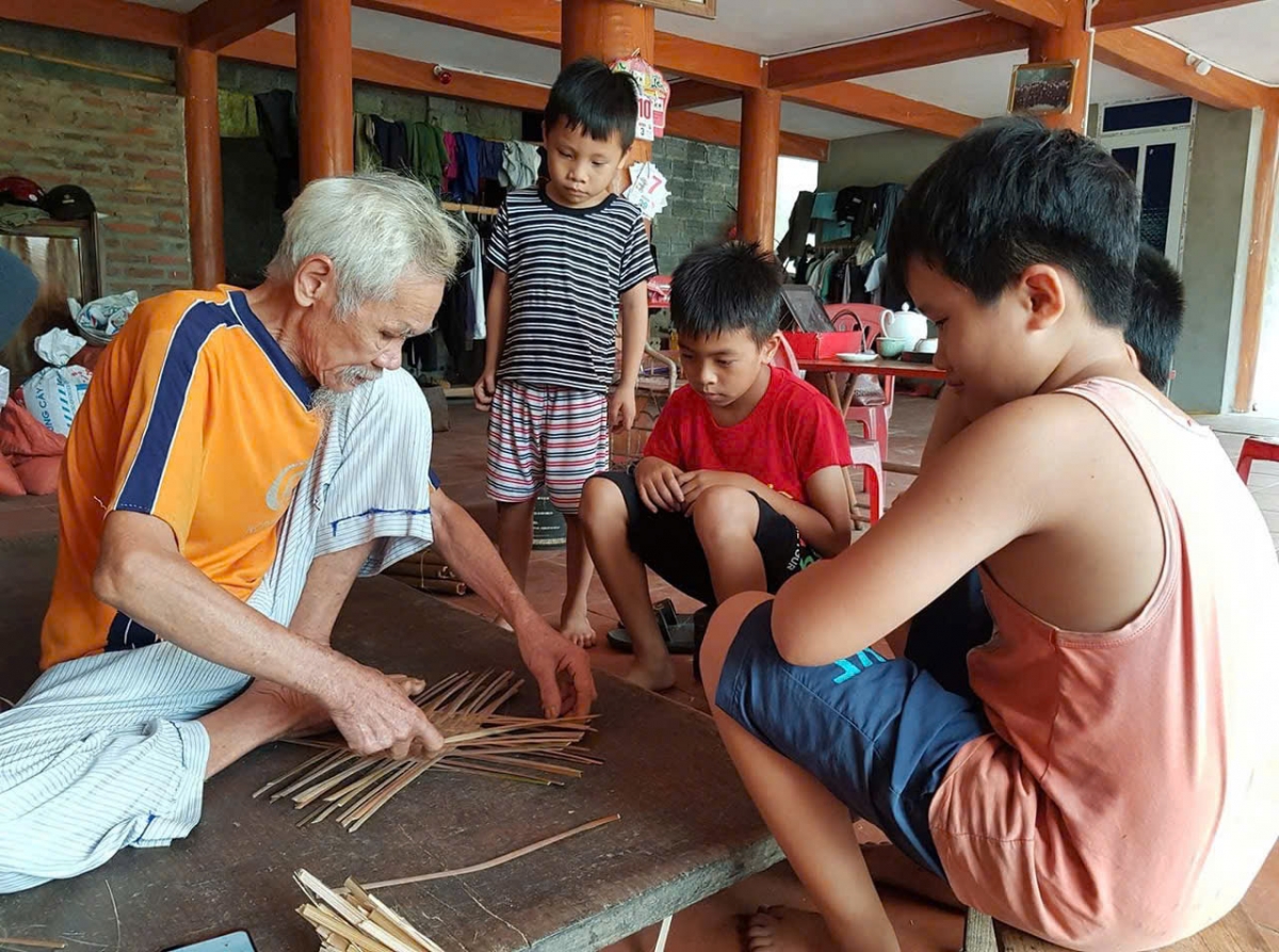 (Ông Hoàng Ngọc)