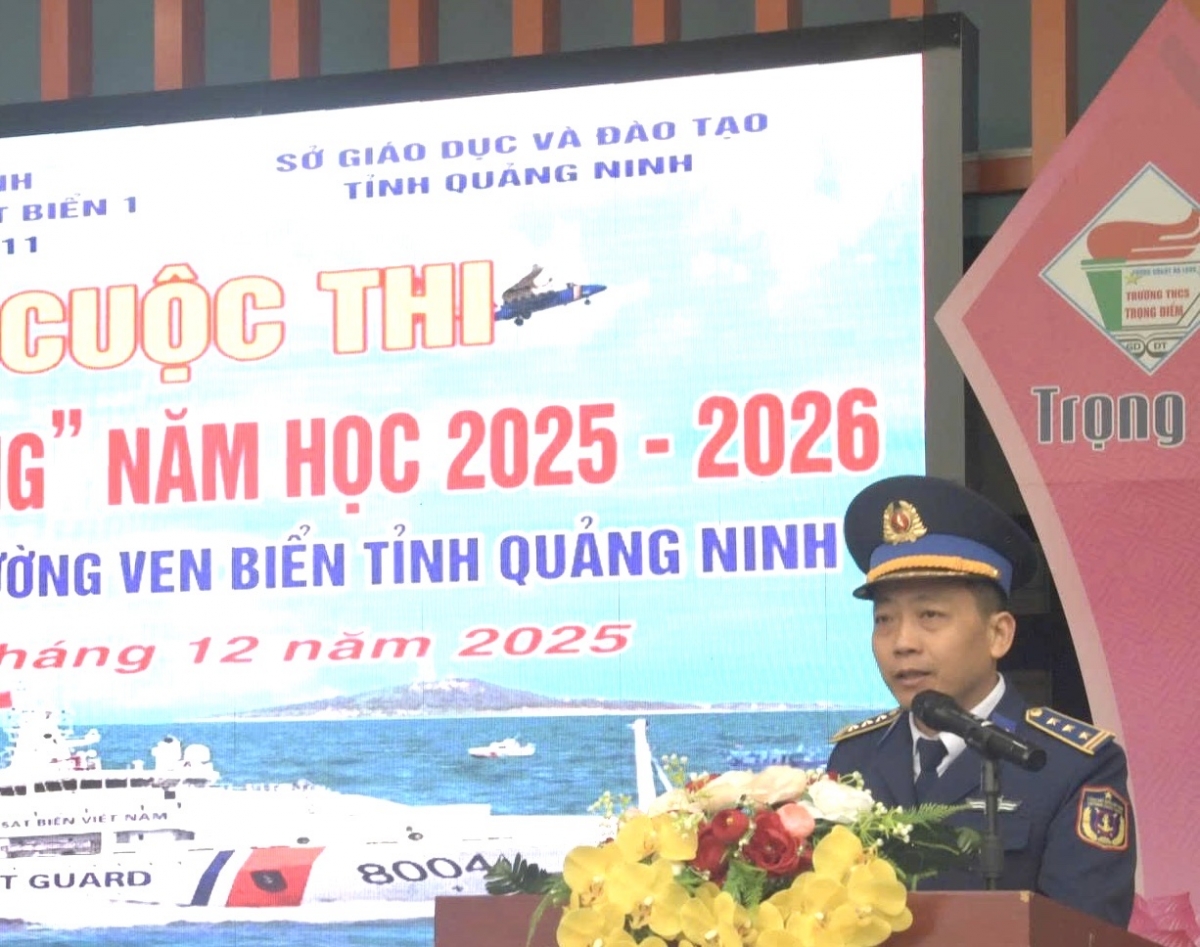 Thượng tá Lê Anh Sơn,  Chính uỷ Hải đoàn 11 phát biểu khai mạc