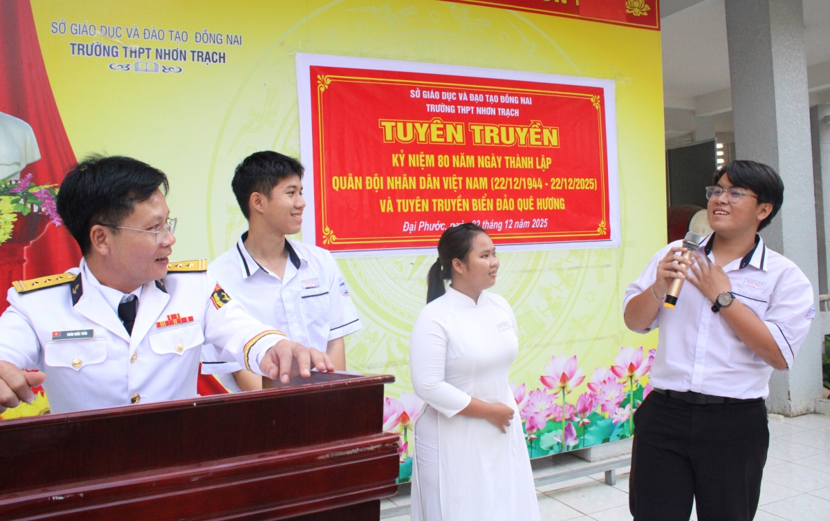 Các em học sinh tham gia trả lời các câu hỏi của Báo cáo viên