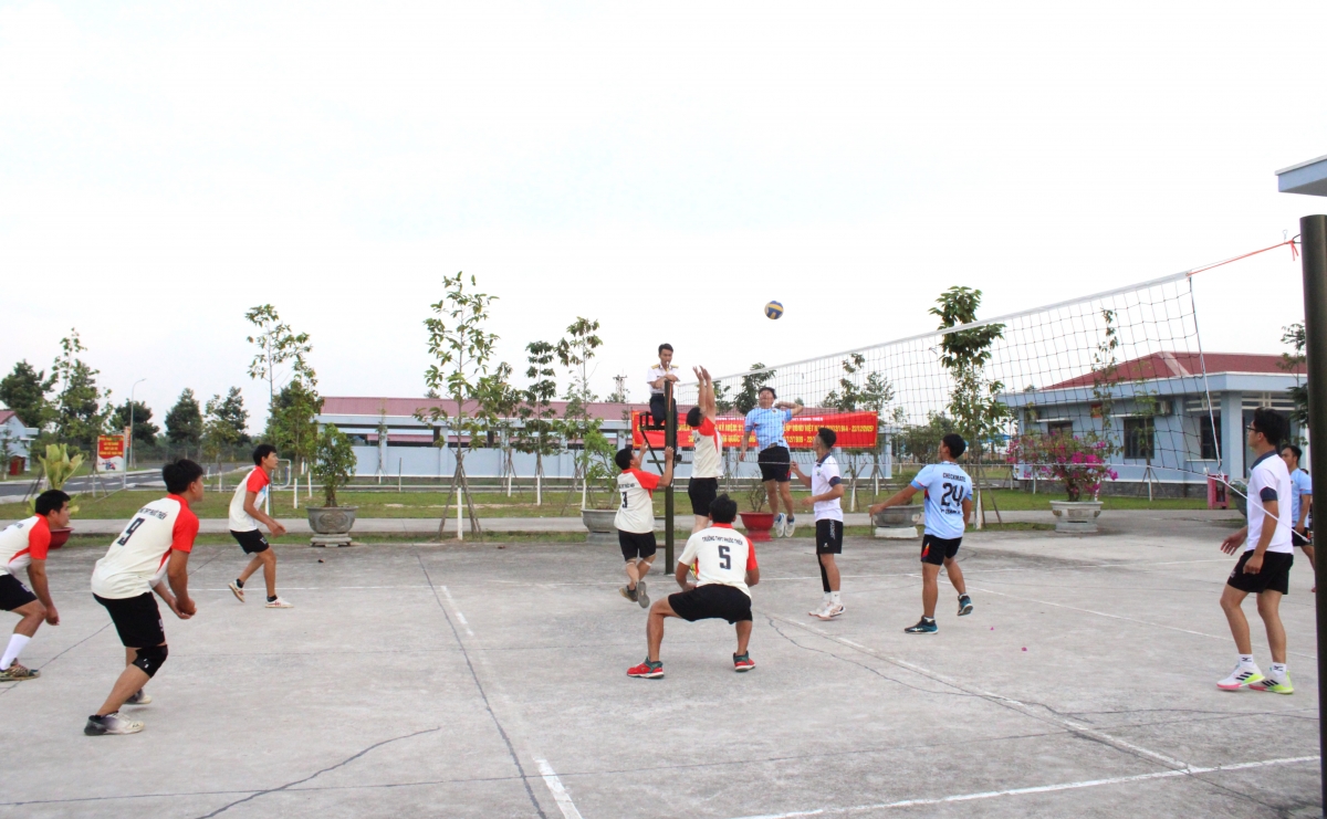 Trạm 94 và Trường THPT Phước Thiền giao lưu môn bóng chuyền