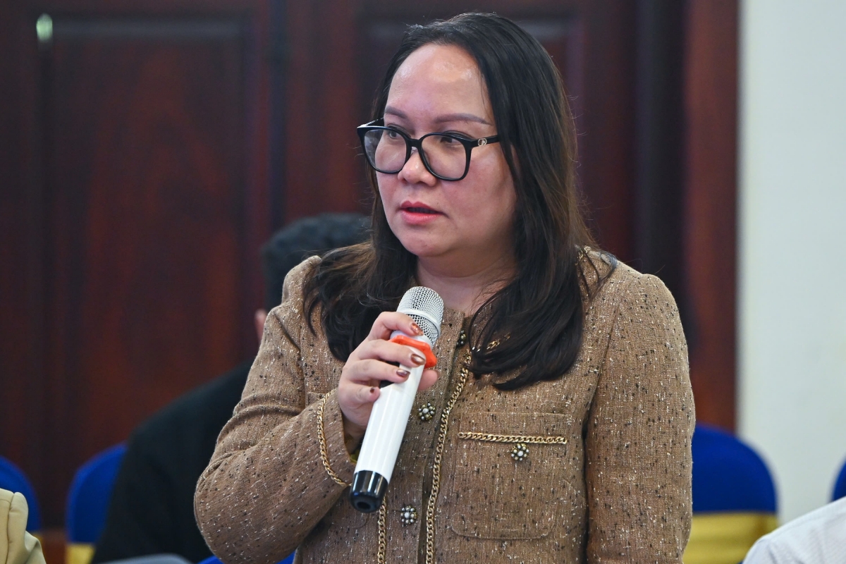 Bà Ngô Thị Thu Hồng đồng hành cùng nông dân và hợp tác xã tiêu thụ rau màu vụ Đông