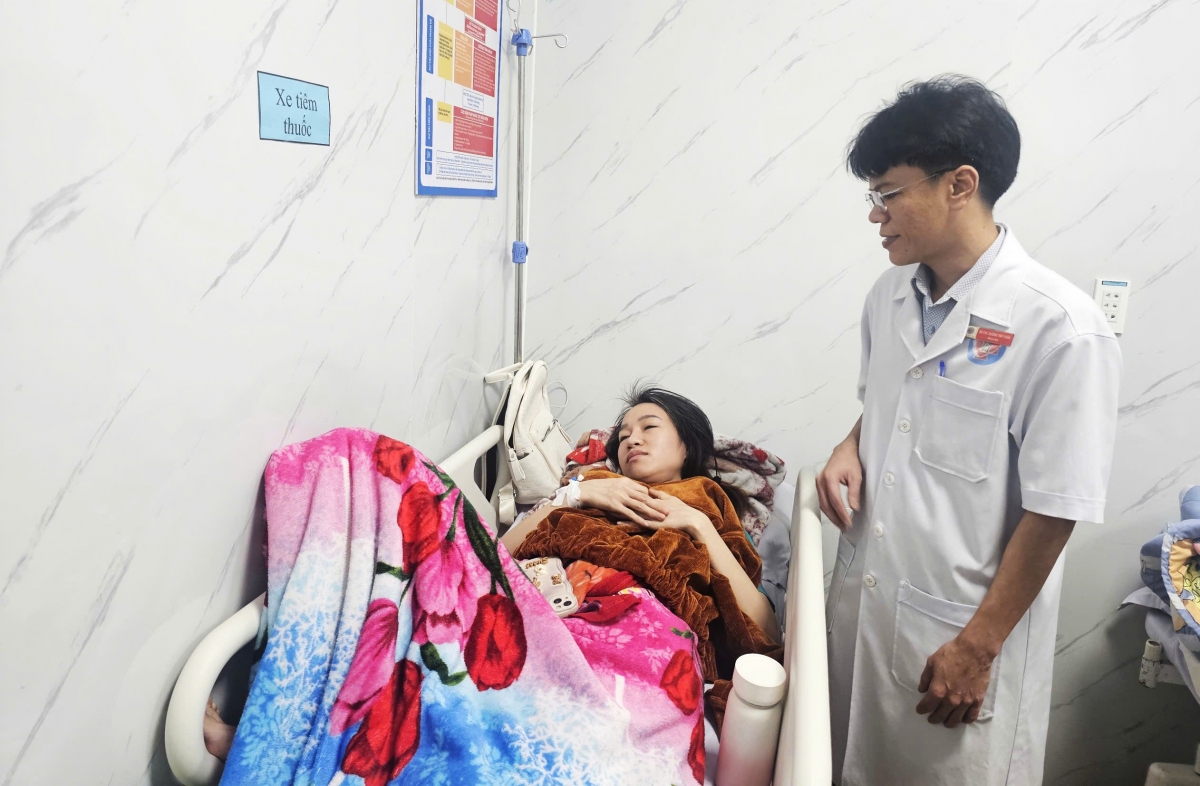 Bệnh nhân ngộ độc thực phẩm điều trị tại Bệnh viện Đa khoa Phúc Hưng