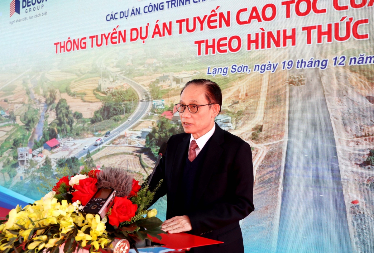 Bí thư Trung ương Đảng, Bộ trưởng Bộ Ngoại giao Lê Hoài Trung đề nghị trong thời gian tới, tỉnh Lạng Sơn, các nhà đầu tư, các cơ quan đơn vị và nhân dân tiếp tục tập trung hoàn thiện các hạng mục còn lại của dự án; tổ chức khai thác, quản lý vận hành tuyến cao tốc an toàn, hiệu quả, bền vững, bảo đảm hài hòa lợi ích giữa nhà nước, doanh nghiệp và nhân dân