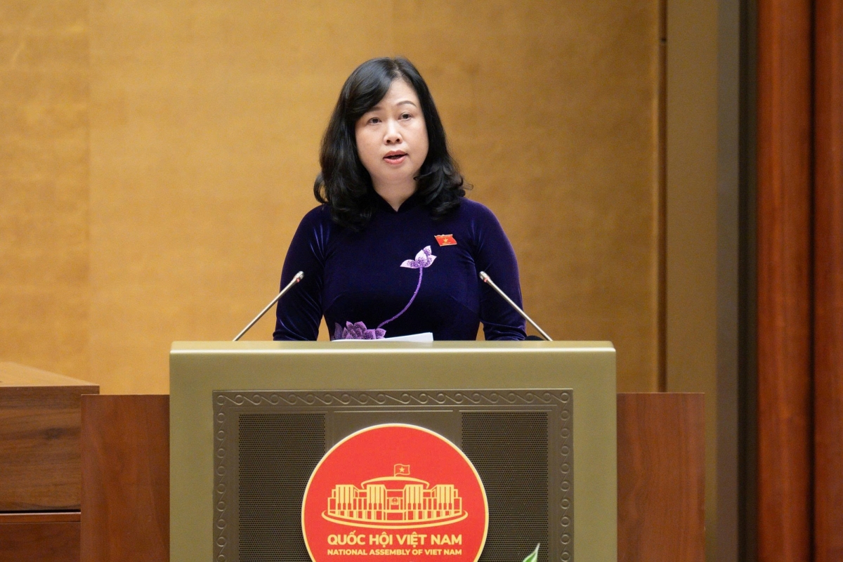 Bộ trưởng Bộ Y tế Đào Hồng Lan trình bày tóm tắt Tờ trình Dự thảo Luật Dân số tại Kỳ họp thứ 10, Quốc hội khoá 15.

 