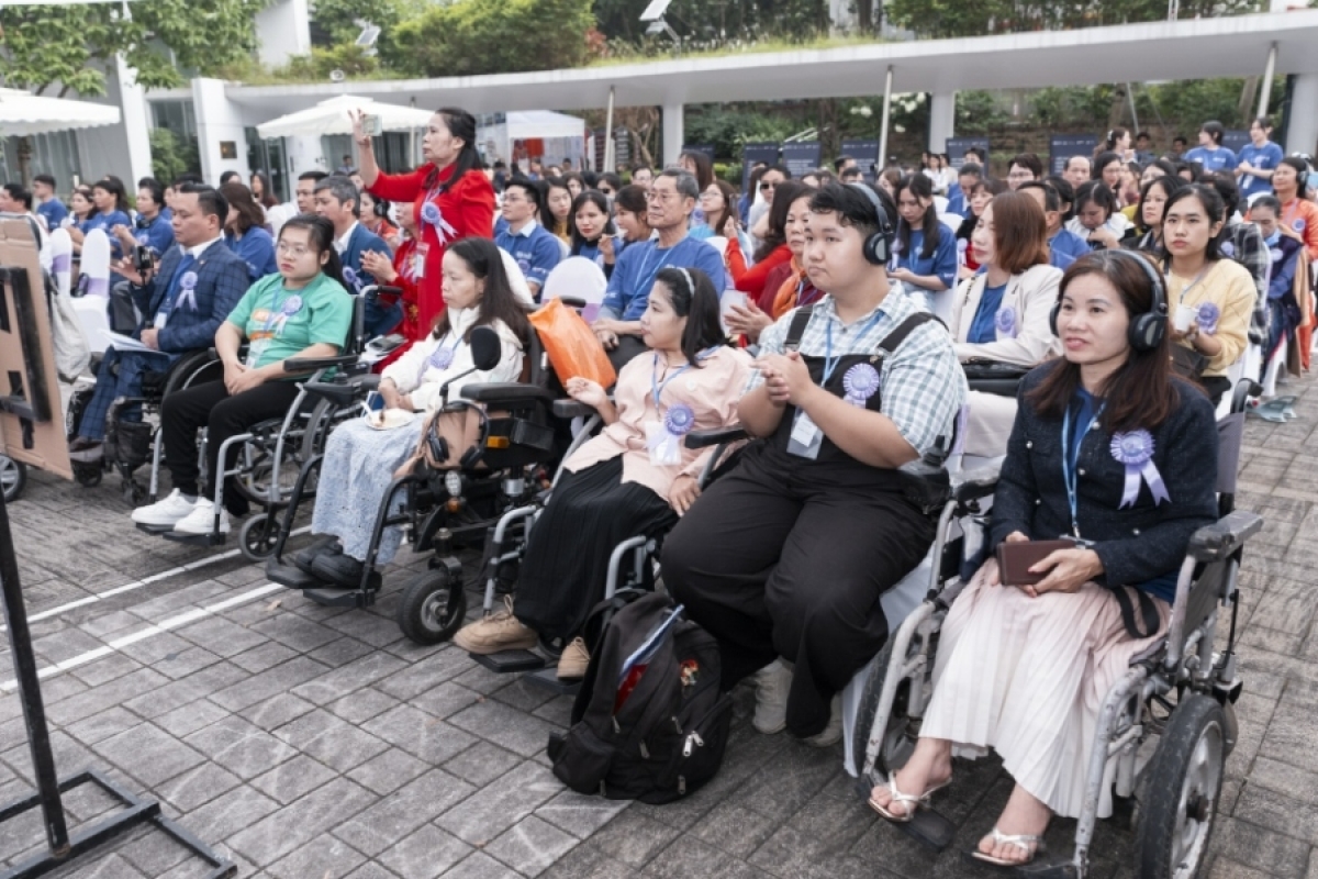 Giám đốc Tổ chức Lao động Quốc tế (ILO) tại Việt Nam, bà Park Sinwon, nhấn mạnh an sinh xã hội để bảo vệ, đồng thời là nền tảng trao quyền. Khi người khuyết tật được tiếp cận an sinh xã hội đầy đủ và có cơ hội việc làm ý nghĩa, họ có thể tham gia trọn vẹn, đóng góp cho xã hội...