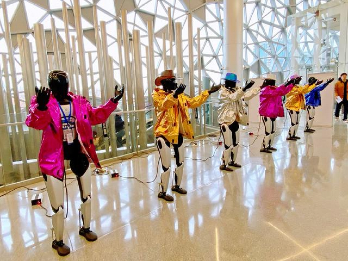 Các robot với nhiều kiểu dáng khác nhau sẽ được cho thuê trên nền tảng. Ảnh: The Paper