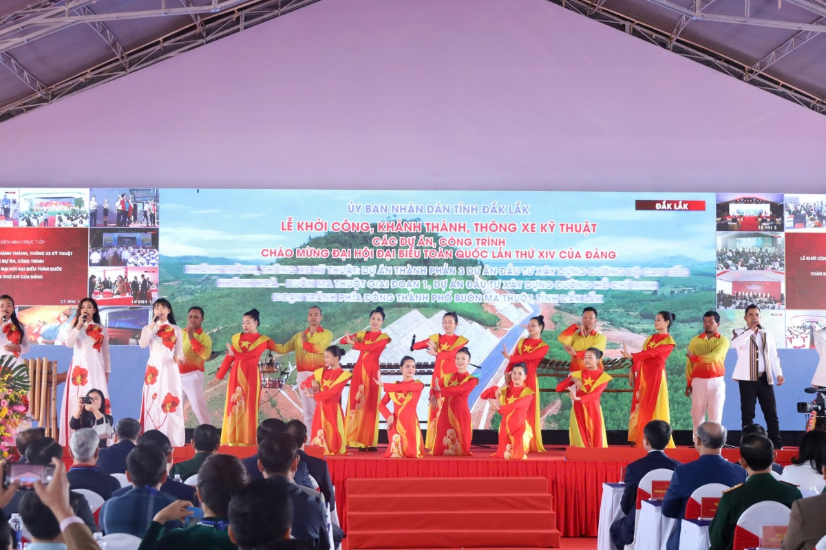 Các tiết mục văn nghệ đặc sắc chào mừng buổi lễ