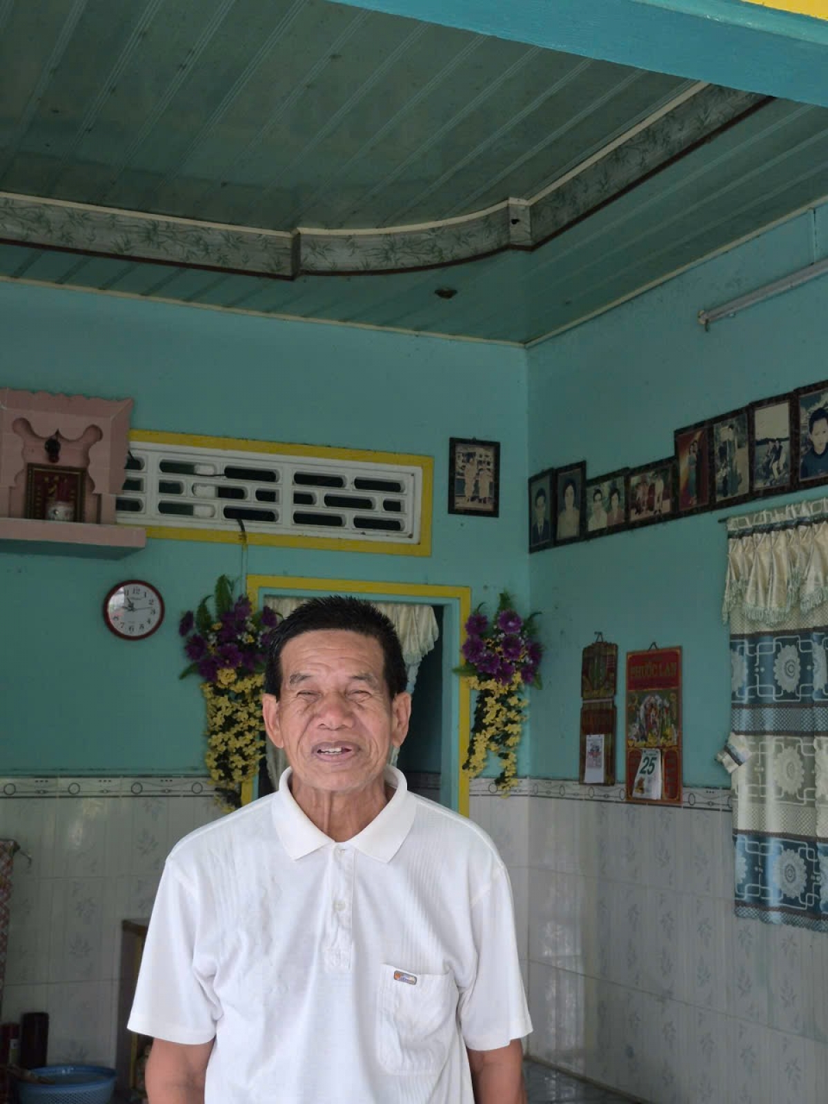 Ông Chau Neng, người dân ấp Xà Xía, phường Hà Tiên "Đội Dân phòng cơ động đã giúp đỡ chúng tôi rất nhiều" 