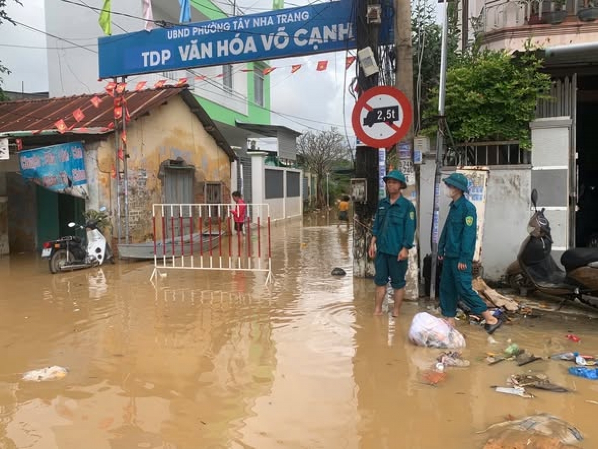 Phường Tây Nha Trang bị ngập do nước sông Cái dâng cao